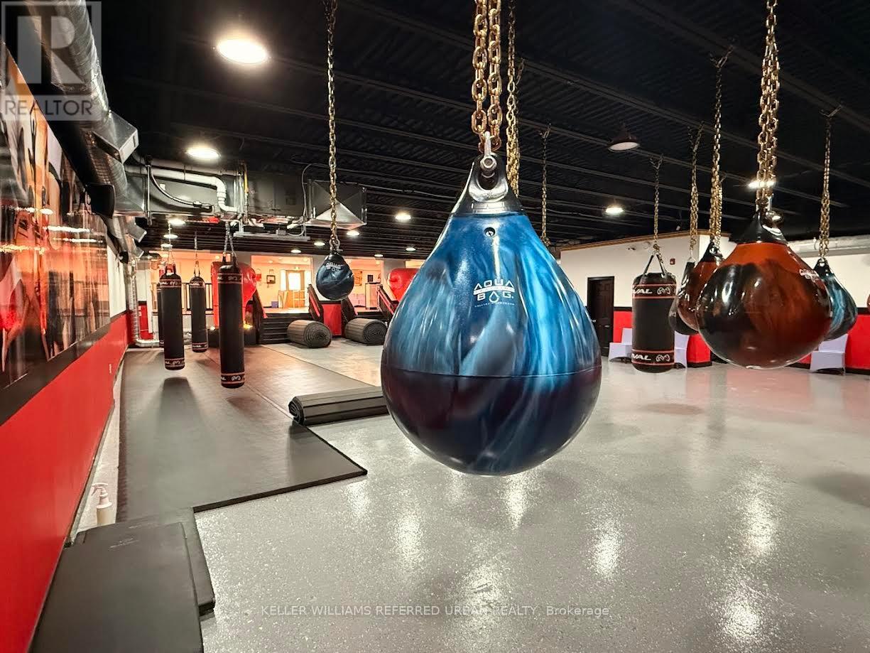 2261 Dundas Street W, Toronto, Ontario  M6R 1X6 - Photo 7 - W12752398