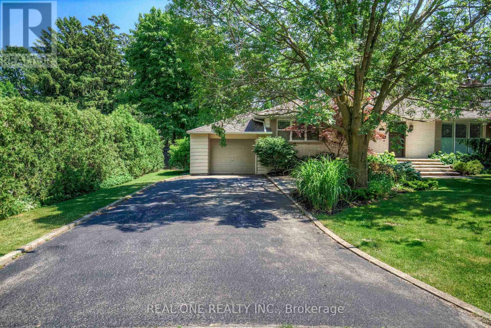 2030 Duncan Road, Oakville, Ontario  L6J 2R7 - Photo 2 - W12752478