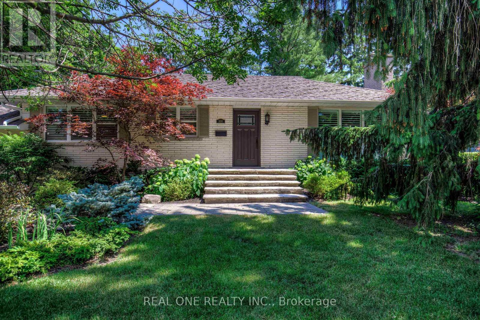 2030 Duncan Road, Oakville, Ontario  L6J 2R7 - Photo 3 - W12752478