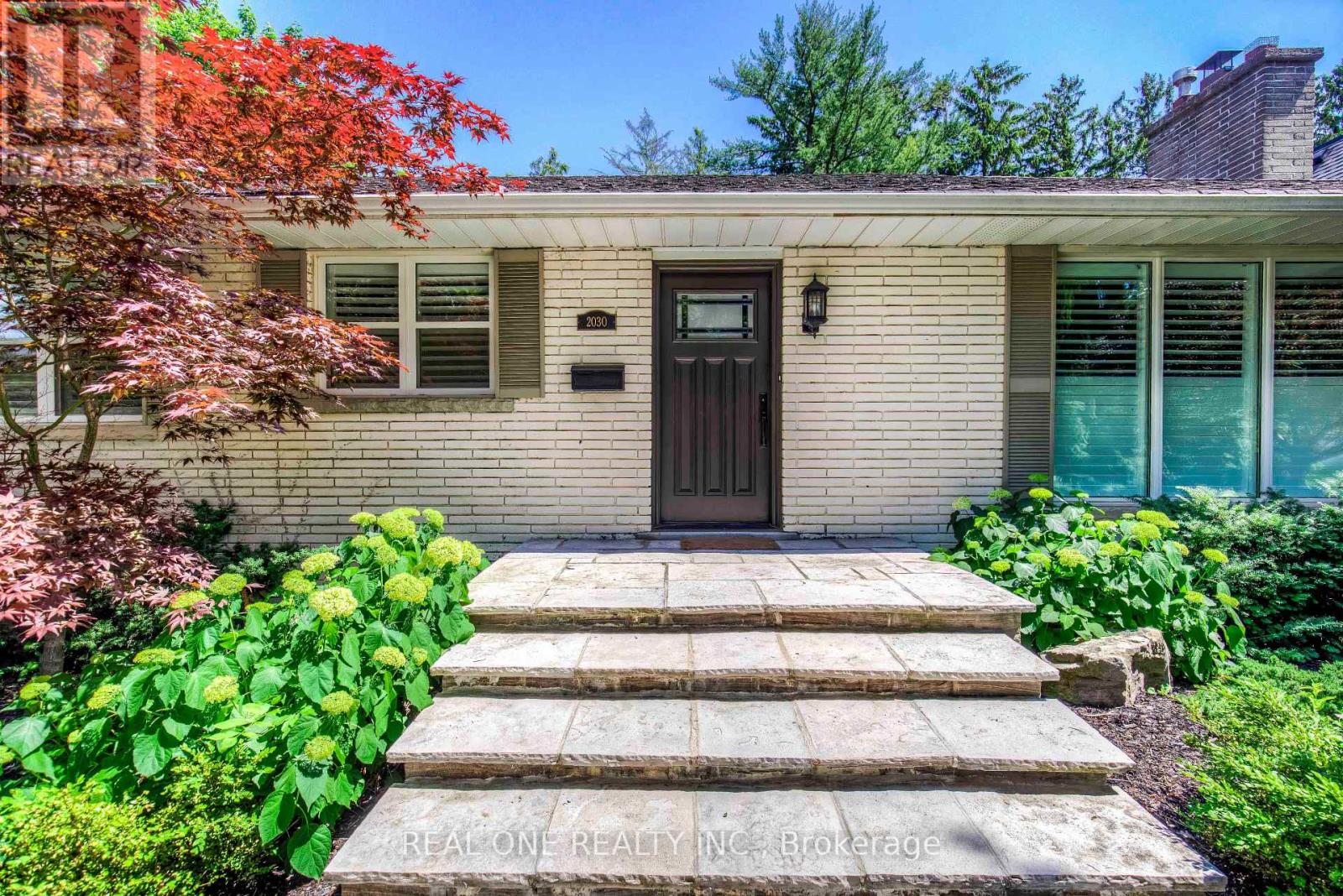 2030 Duncan Road, Oakville, Ontario  L6J 2R7 - Photo 4 - W12752478