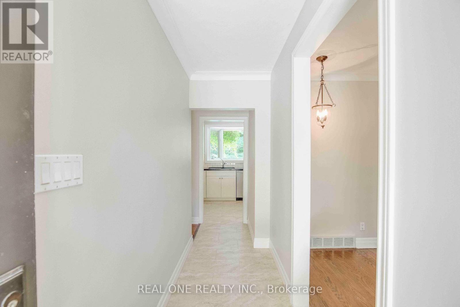 2030 Duncan Road, Oakville, Ontario  L6J 2R7 - Photo 5 - W12752478