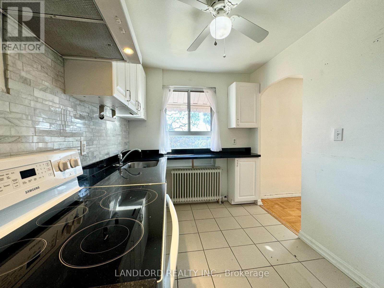16 - 2696 Lake Shore Boulevard W, Toronto, Ontario  M8V 1G8 - Photo 2 - W12752488
