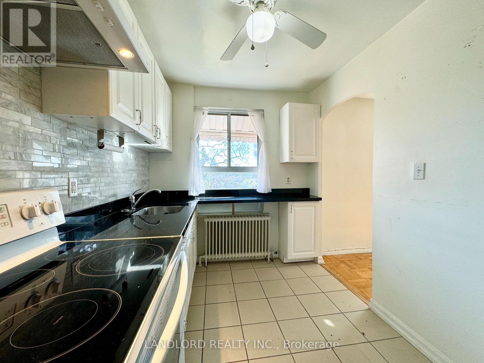 16 - 2696 Lake Shore Boulevard W, Toronto, Ontario  M8V 1G8 - Photo 3 - W12752488