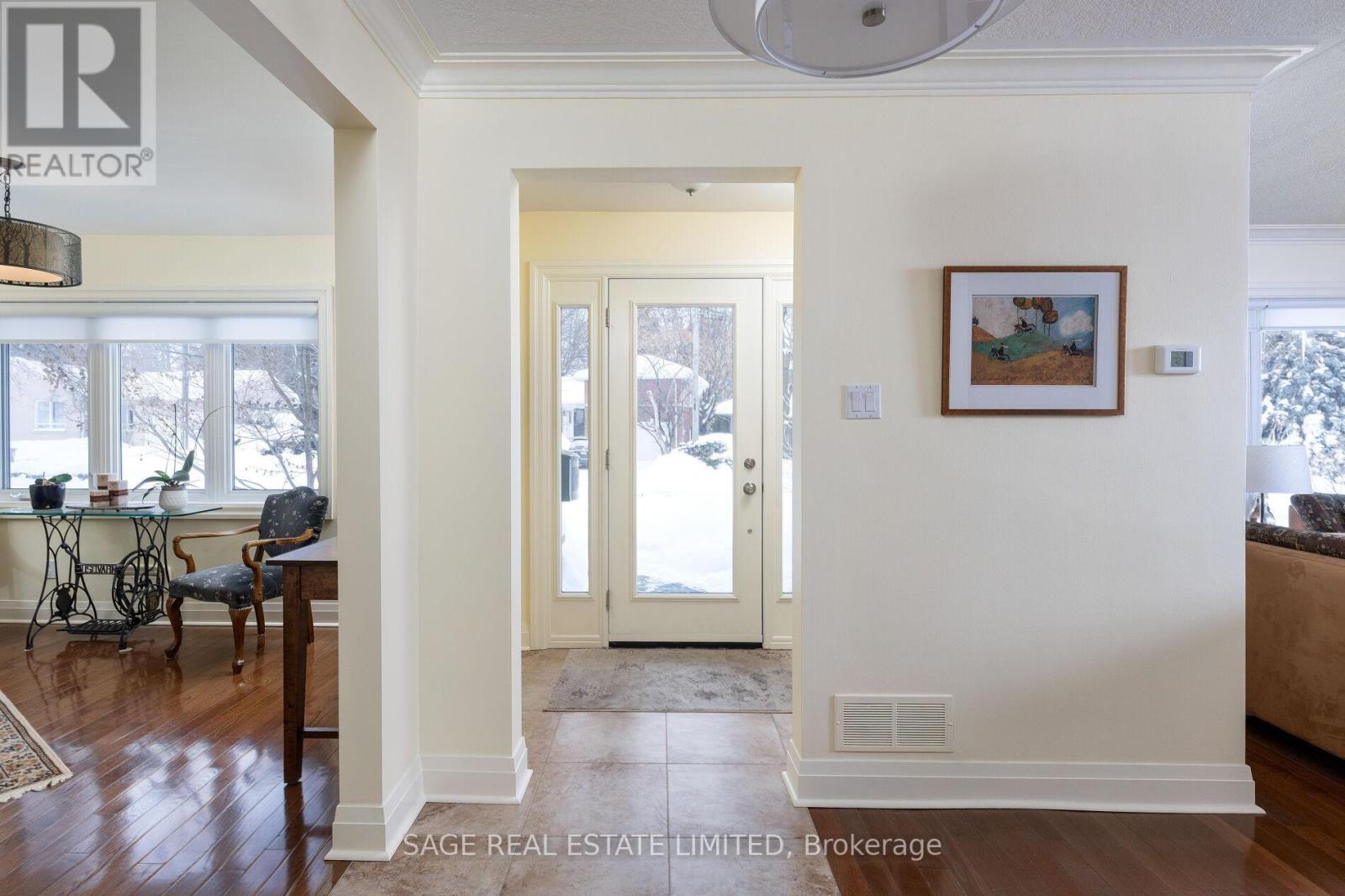 4 Elstree Road, Toronto, Ontario  M9A 3Z1 - Photo 2 - W12752506