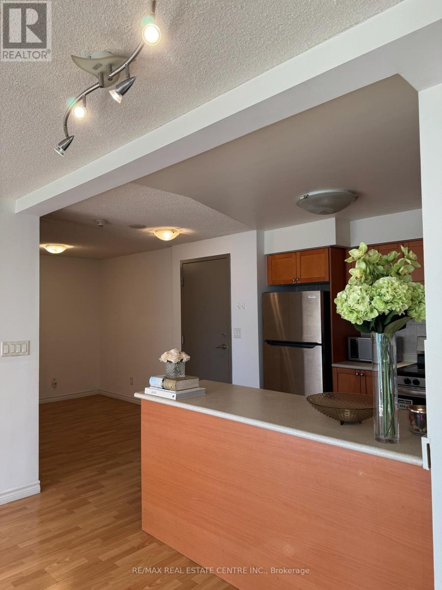 834 - 3888 Duke Of York Blvd Boulevard, Mississauga, Ontario  L5C 1Z5 - Photo 14 - W12752562