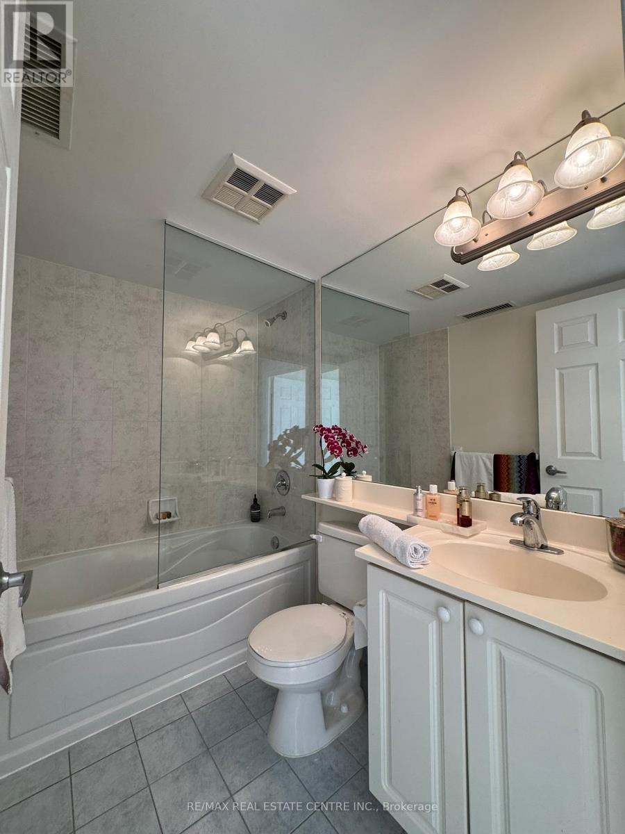 834 - 3888 Duke Of York Blvd Boulevard, Mississauga, Ontario  L5C 1Z5 - Photo 16 - W12752562