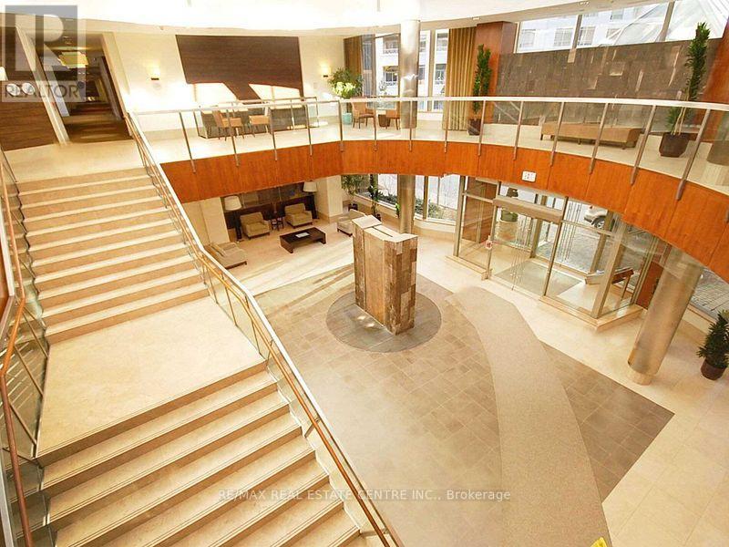 834 - 3888 Duke Of York Blvd Boulevard, Mississauga, Ontario  L5C 1Z5 - Photo 8 - W12752562