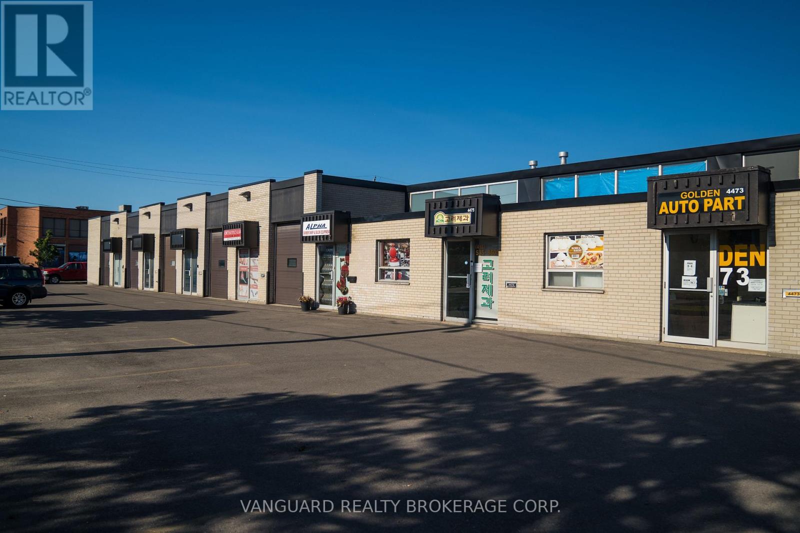 4469-4471 Chesswood Drive, Toronto, Ontario  M3J 2C3 - Photo 2 - W12752626