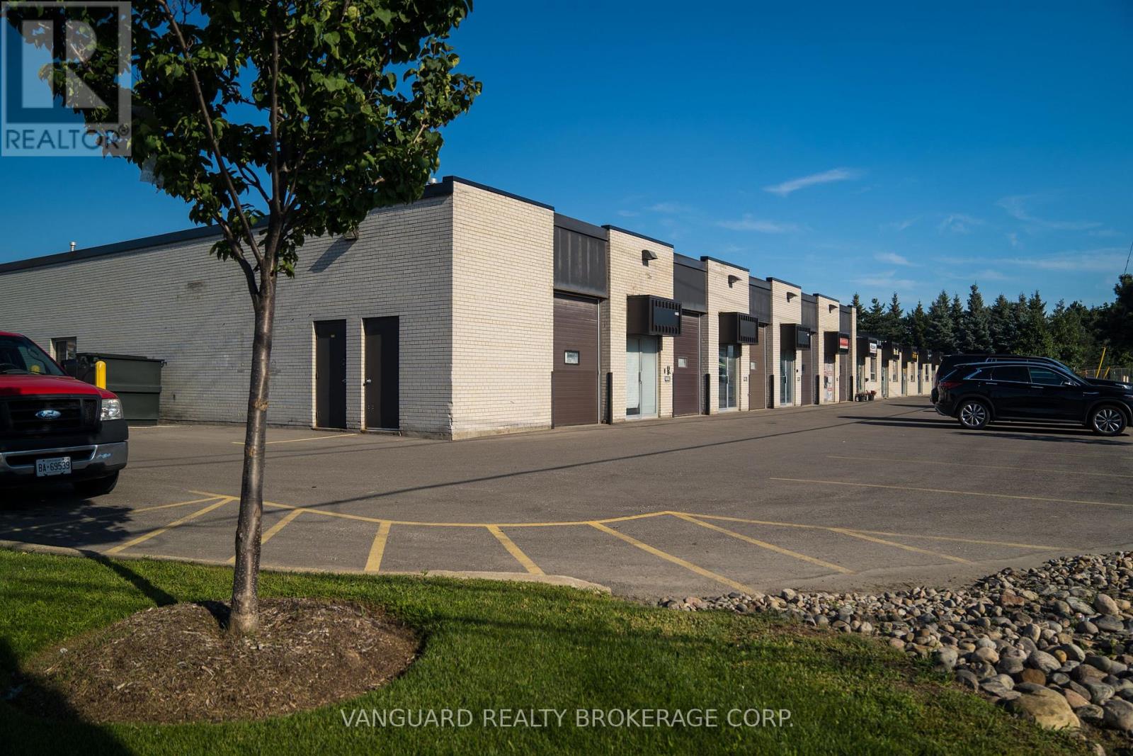 4469-4471 Chesswood Drive, Toronto, Ontario  M3J 2C3 - Photo 3 - W12752626