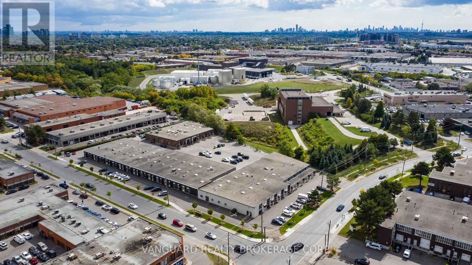 4469-4471 Chesswood Drive, Toronto, Ontario  M3J 2C3 - Photo 4 - W12752626