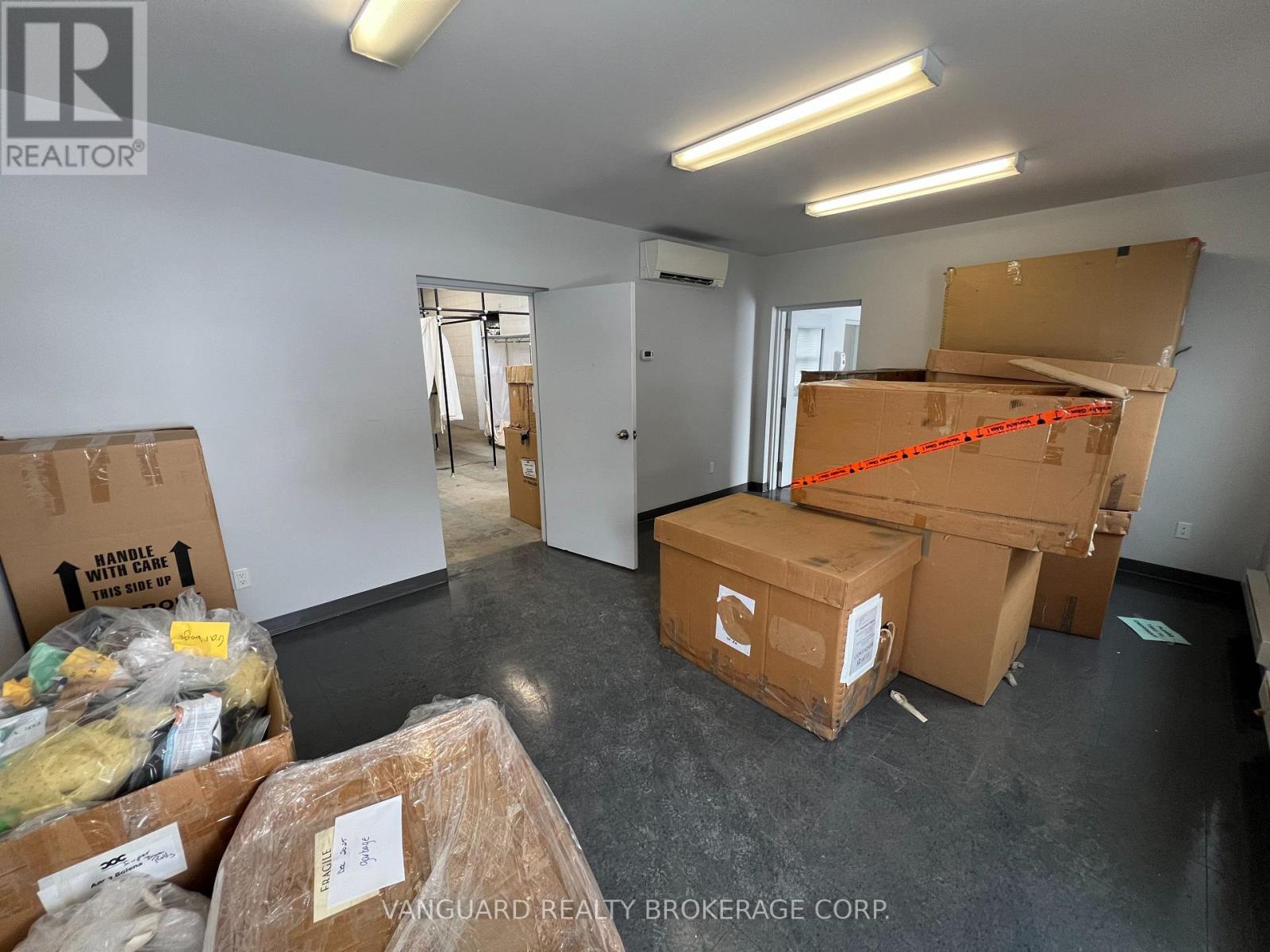 4469-4471 Chesswood Drive, Toronto, Ontario  M3J 2C3 - Photo 7 - W12752626