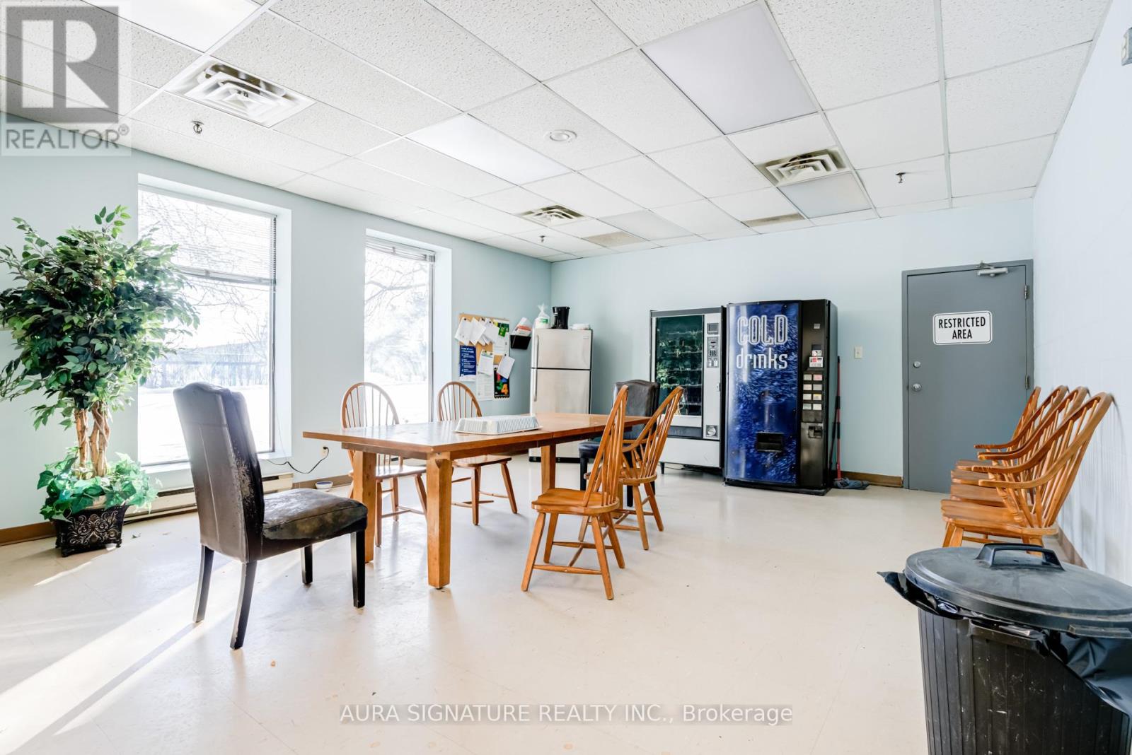 1 - 90 Walker Drive E, Brampton, Ontario  L6T 4H6 - Photo 15 - W12752632