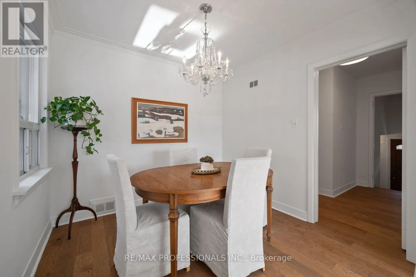 2 Greenmount Court, Toronto, Ontario  M8Y 1Y1 - Photo 10 - W12752670