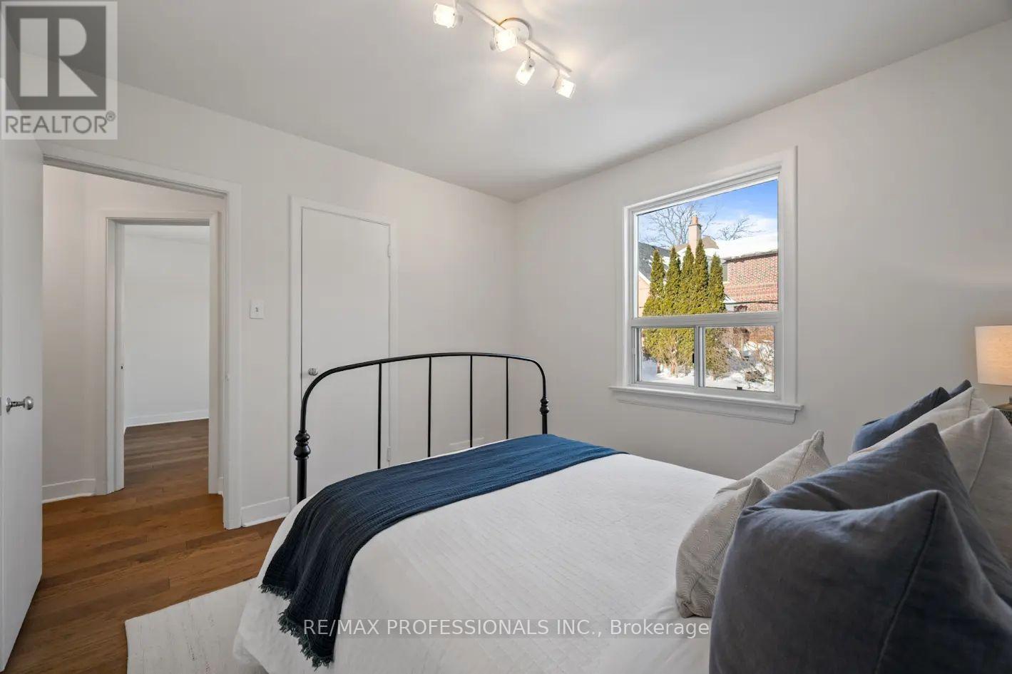 2 Greenmount Court, Toronto, Ontario  M8Y 1Y1 - Photo 17 - W12752670