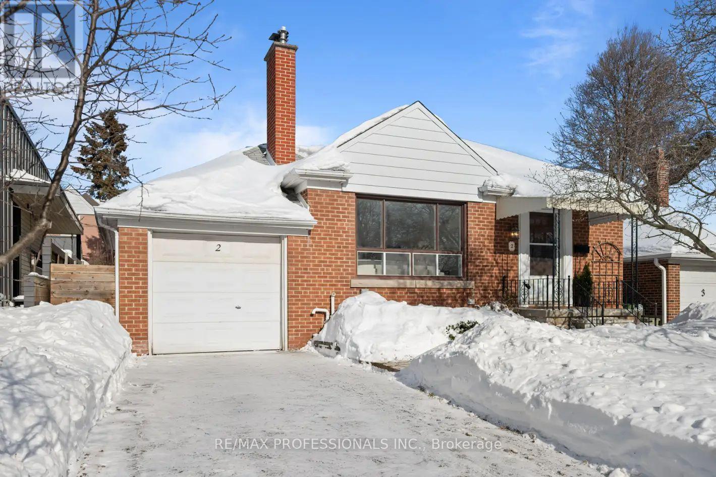 2 Greenmount Court, Toronto, Ontario  M8Y 1Y1 - Photo 2 - W12752670