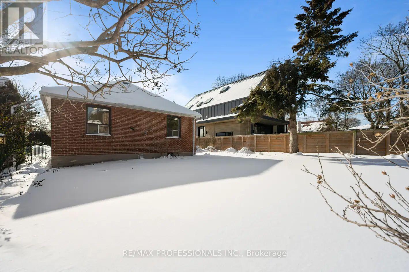 2 Greenmount Court, Toronto, Ontario  M8Y 1Y1 - Photo 29 - W12752670