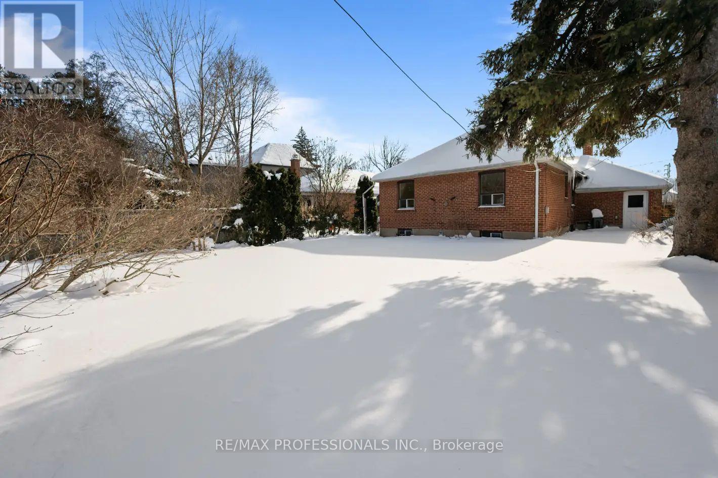 2 Greenmount Court, Toronto, Ontario  M8Y 1Y1 - Photo 30 - W12752670