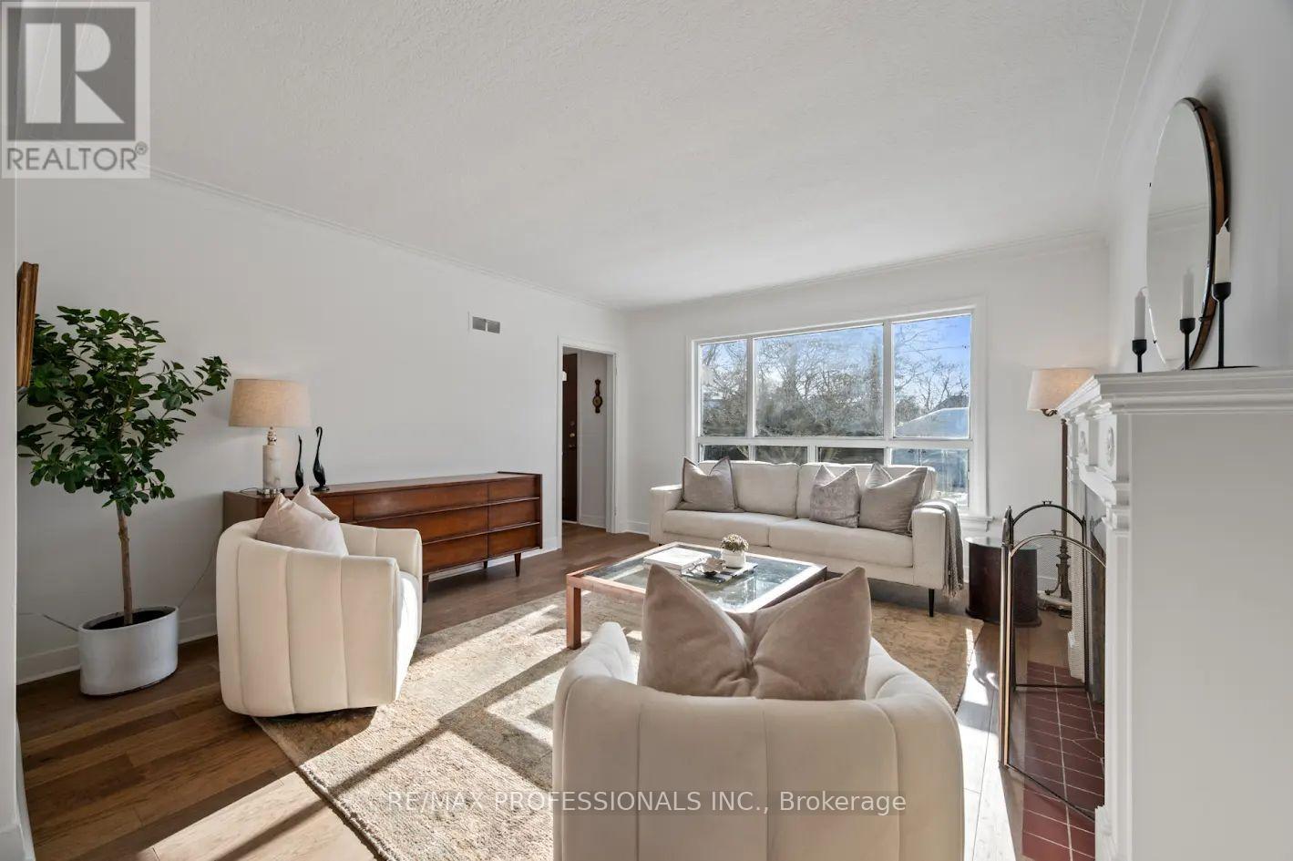 2 Greenmount Court, Toronto, Ontario  M8Y 1Y1 - Photo 7 - W12752670