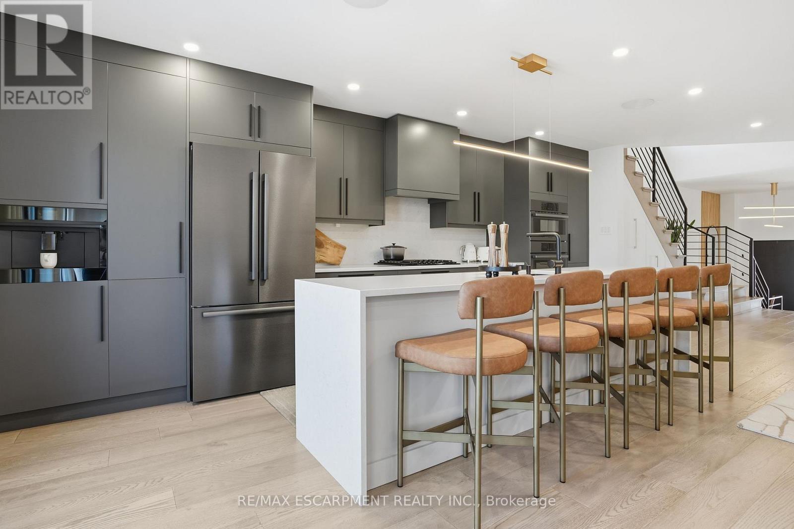 1311 Treeland Street, Burlington, Ontario  L7R 3T5 - Photo 11 - W12752708