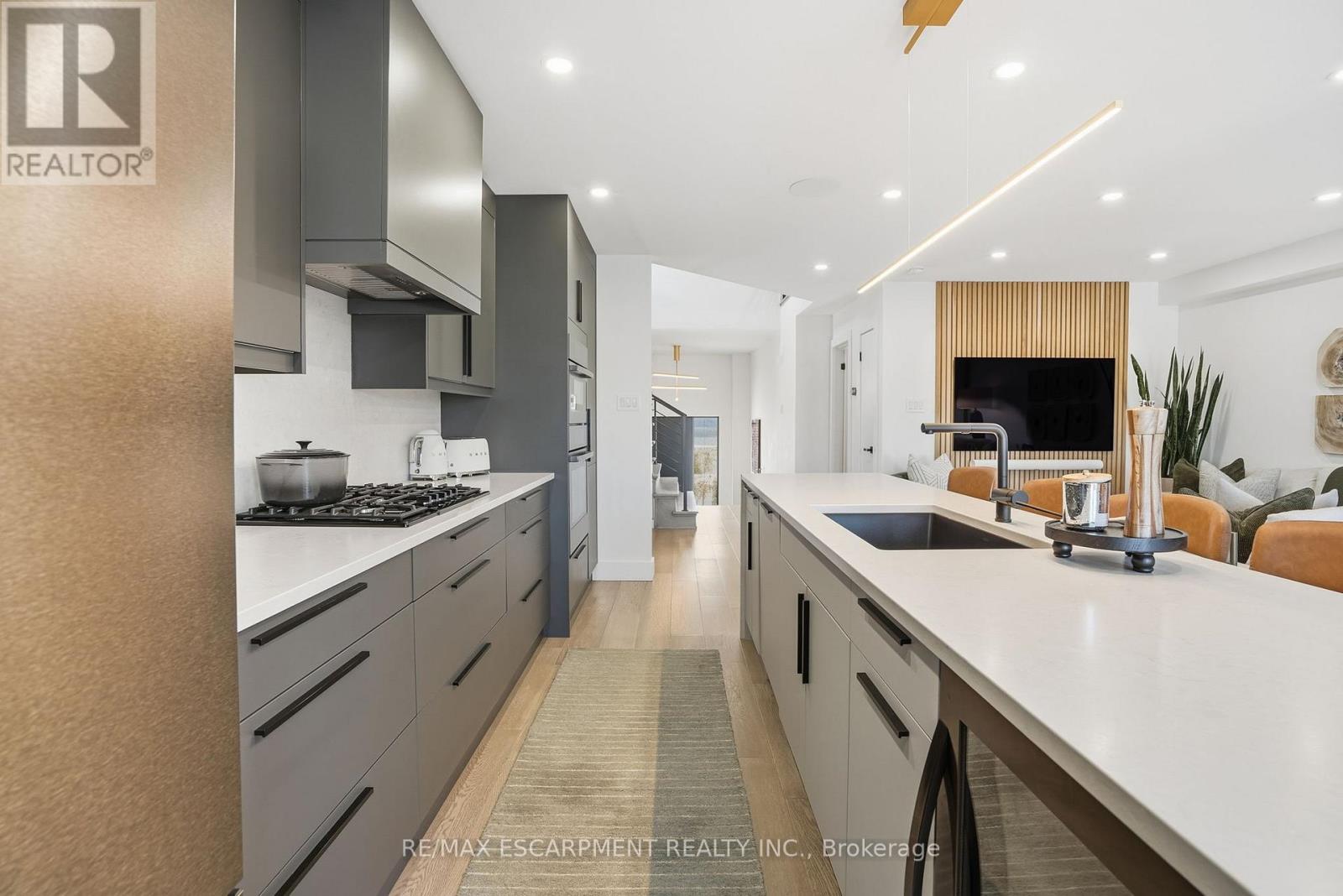 1311 Treeland Street, Burlington, Ontario  L7R 3T5 - Photo 14 - W12752708