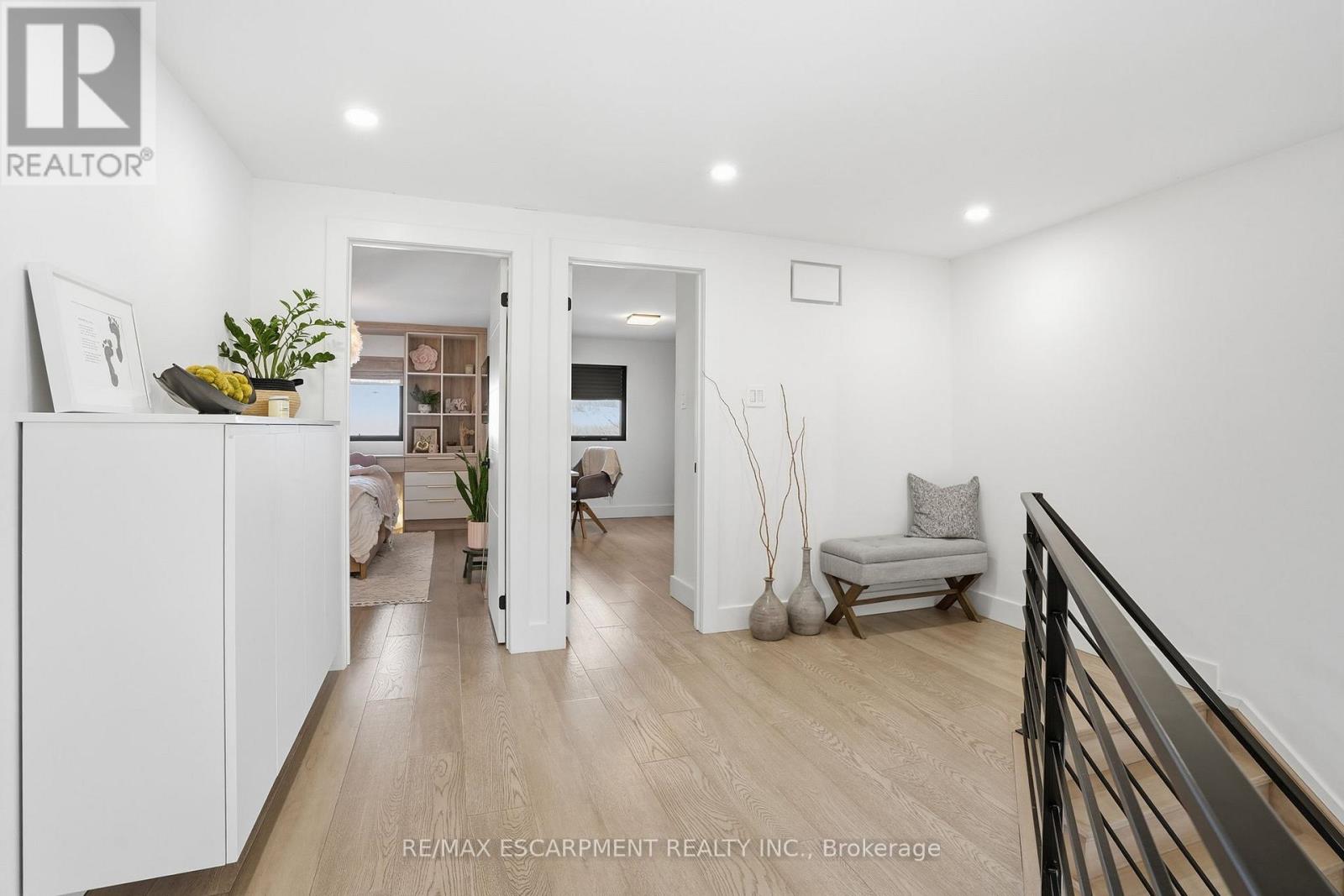 1311 Treeland Street, Burlington, Ontario  L7R 3T5 - Photo 16 - W12752708