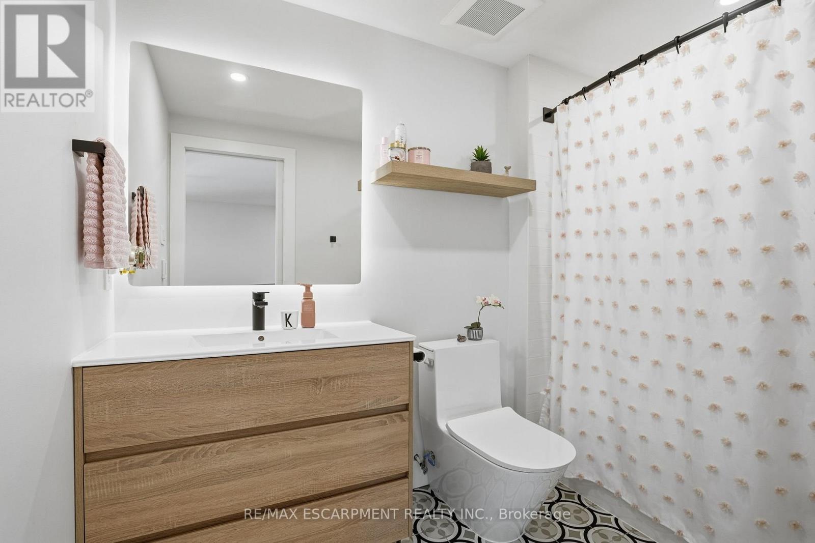 1311 Treeland Street, Burlington, Ontario  L7R 3T5 - Photo 19 - W12752708