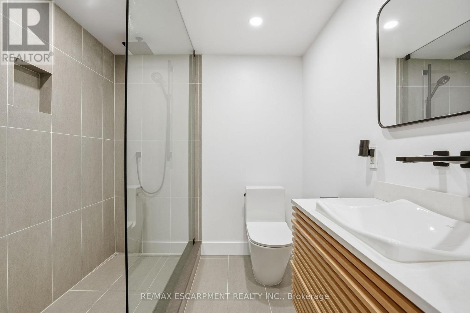 1311 Treeland Street, Burlington, Ontario  L7R 3T5 - Photo 26 - W12752708