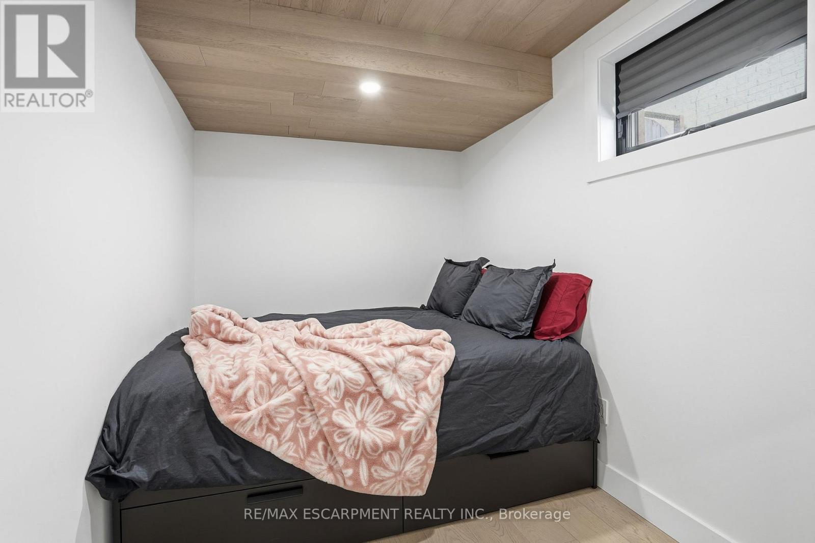 1311 Treeland Street, Burlington, Ontario  L7R 3T5 - Photo 27 - W12752708