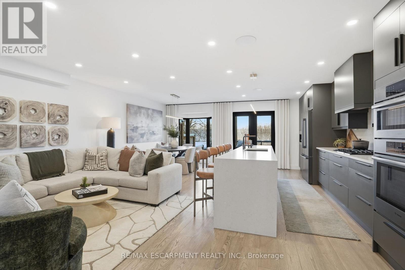 1311 Treeland Street, Burlington, Ontario  L7R 3T5 - Photo 6 - W12752708