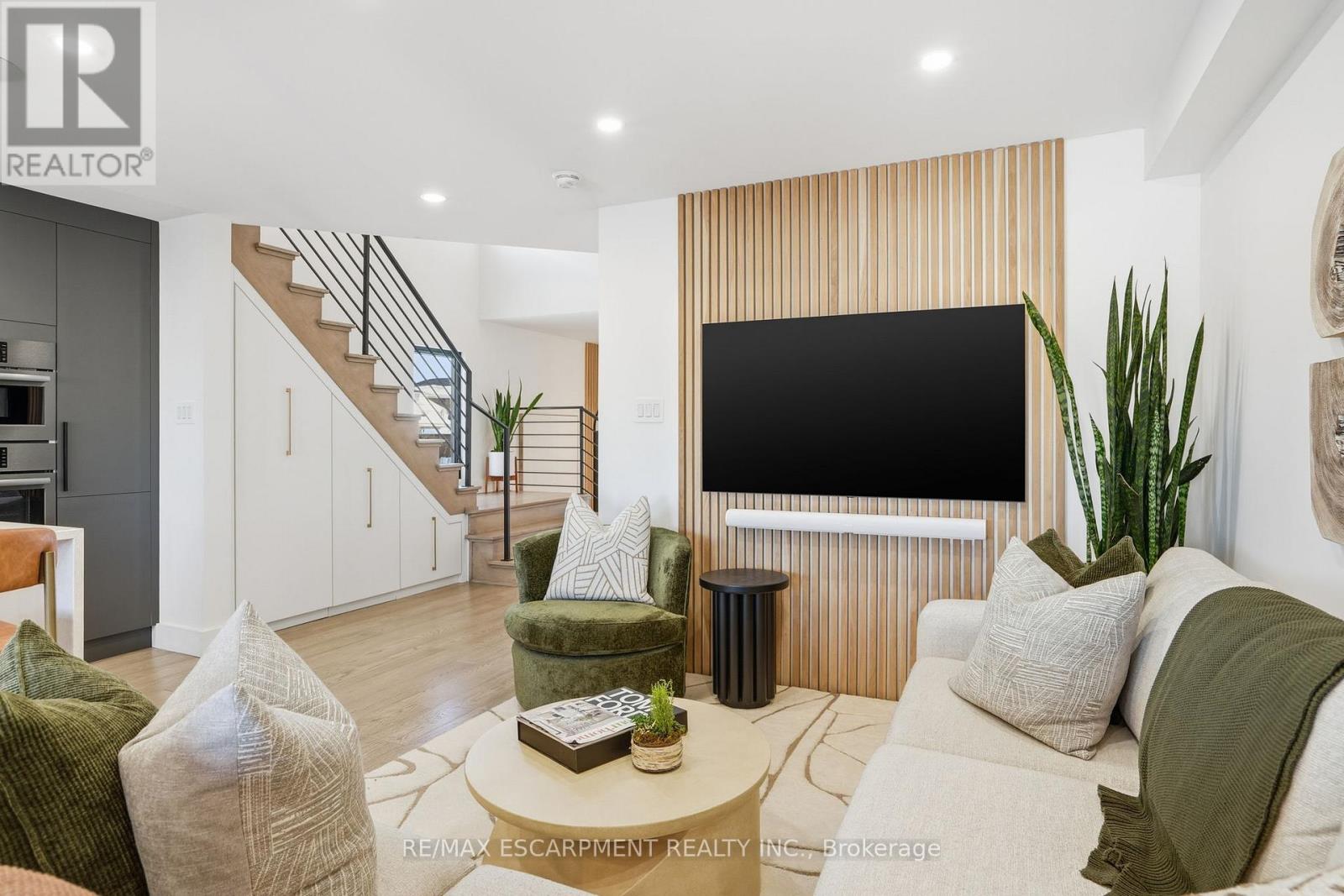 1311 Treeland Street, Burlington, Ontario  L7R 3T5 - Photo 7 - W12752708