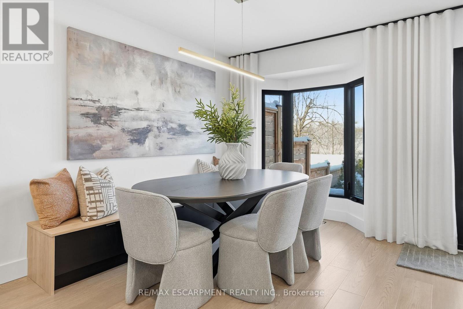 1311 Treeland Street, Burlington, Ontario  L7R 3T5 - Photo 9 - W12752708