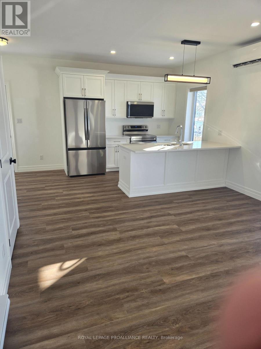 2 - 45 Heber Street, Quinte West (Trenton Ward), Ontario  K8V 1M8 - Photo 4 - X12752800