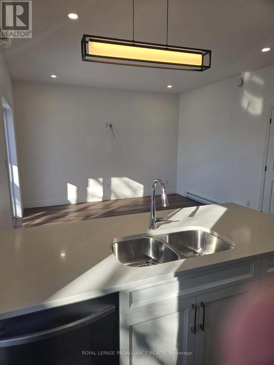 2 - 45 Heber Street, Quinte West (Trenton Ward), Ontario  K8V 1M8 - Photo 5 - X12752800