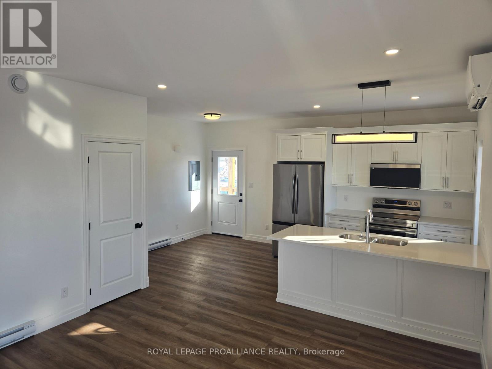 2 - 45 Heber Street, Quinte West (Trenton Ward), Ontario  K8V 1M8 - Photo 7 - X12752800