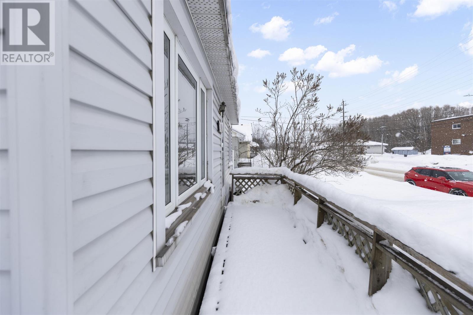 289 Goulais Ave, Sault Ste. Marie, Ontario  P6C 5A2 - Photo 3 - SM260218