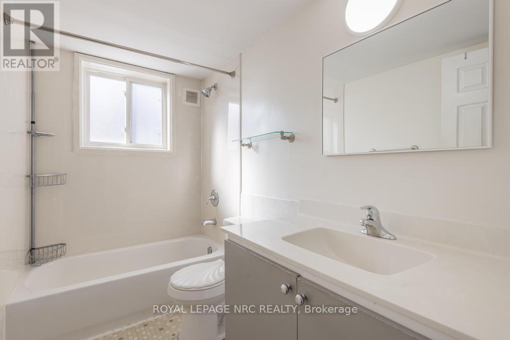 Unit 201 - 14 John Street, Grimsby, Ontario  L3M 1X5 - Photo 15 - X12752460