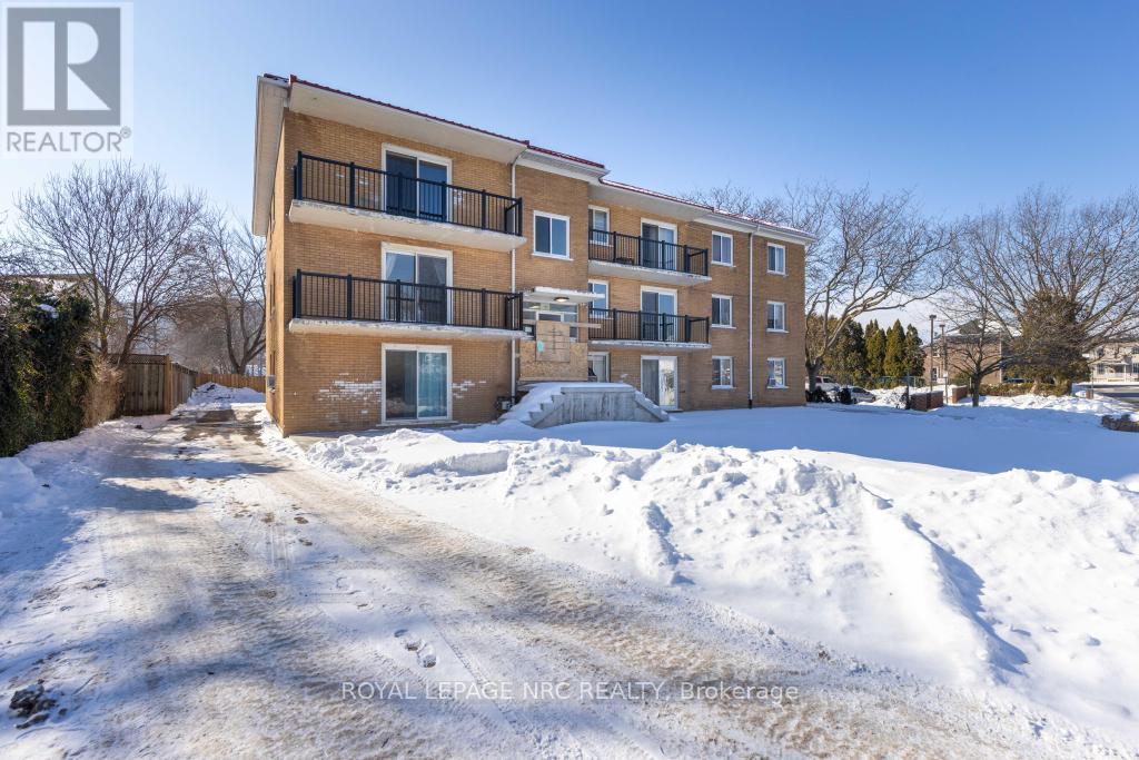 Unit 201 - 14 John Street, Grimsby, Ontario  L3M 1X5 - Photo 2 - X12752460