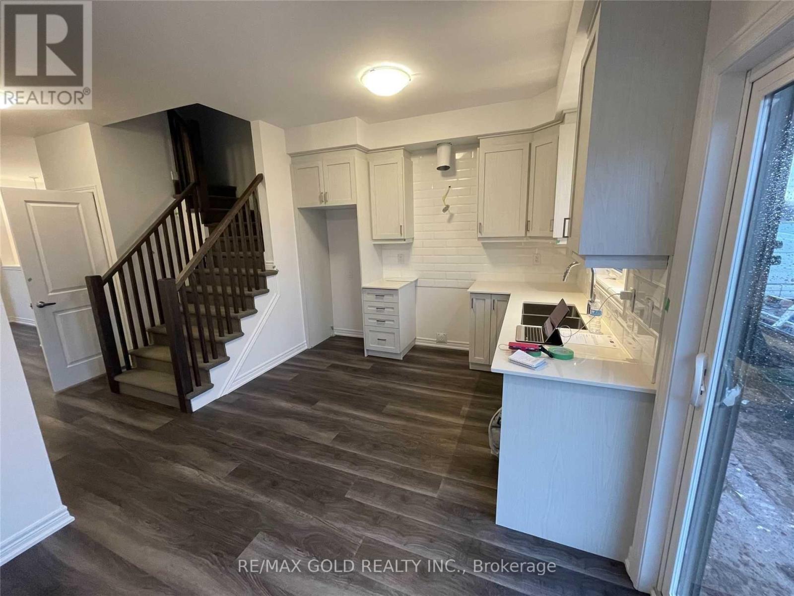 104 - 575 Woodward Avenue N, Hamilton, Ontario  L8H 0B3 - Photo 3 - X12752600