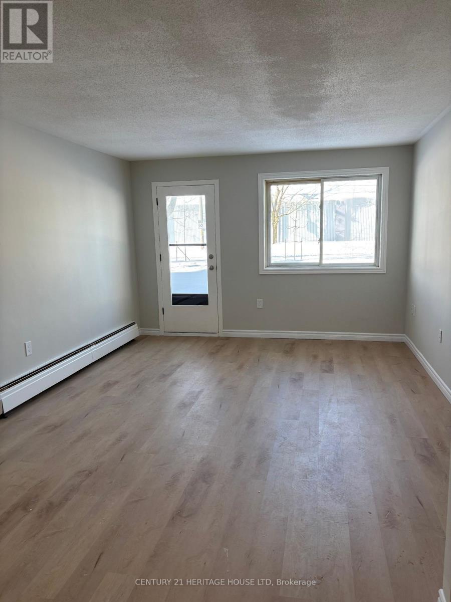 109 - 31 Parkside Drive S, St. Thomas, Ontario  N5R 3V1 - Photo 2 - X12752844