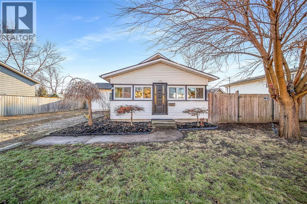 MLS# 26002460: 172 LAURIER, LaSalle, Canada