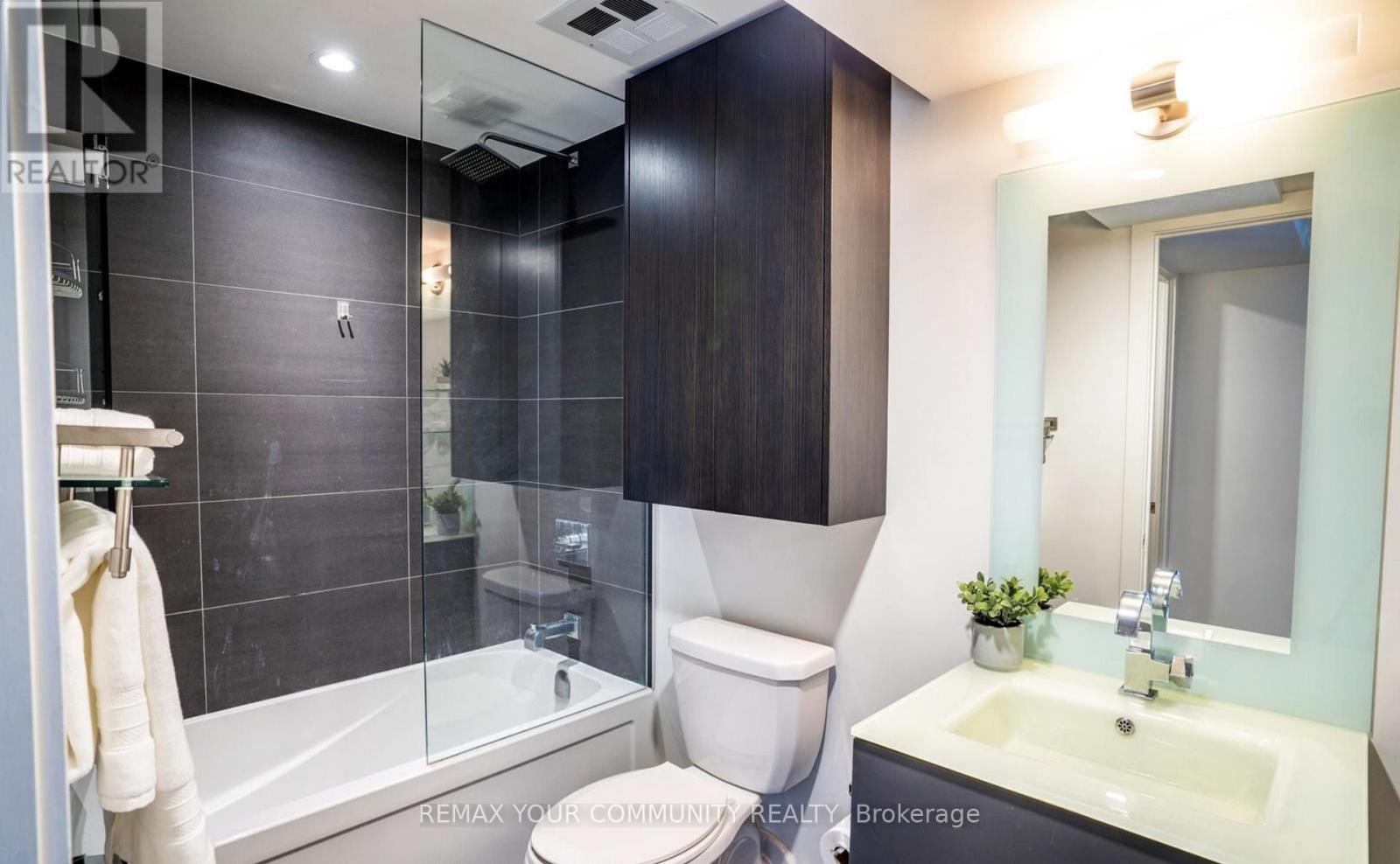 923 - 111 St. Clair Avenue W, Toronto (Yonge-St. Clair), Ontario  M4V 1N5 - Photo 16 - C12751000