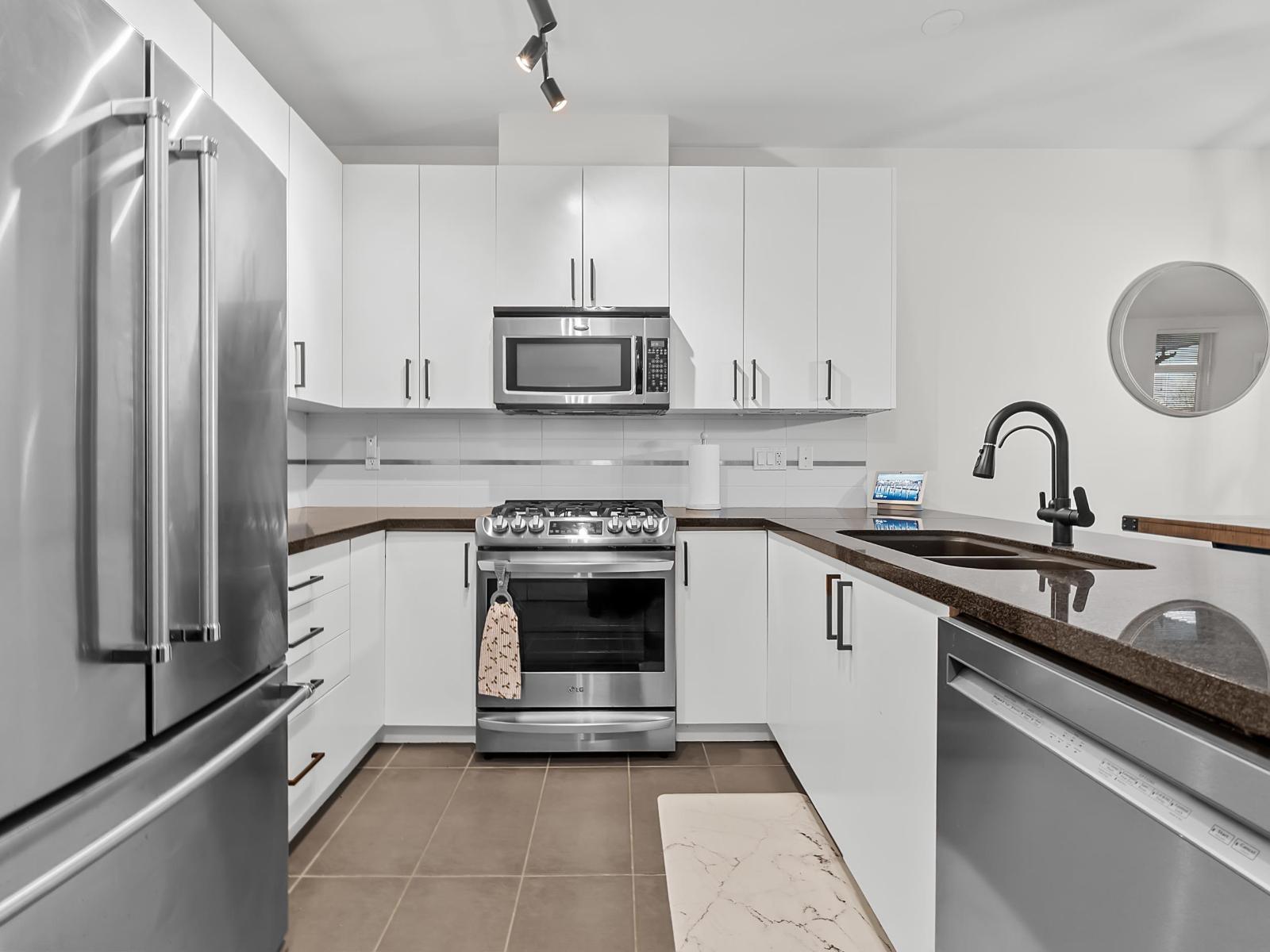 108 15918 26 Avenue, Surrey, British Columbia  V3Z 5K3 - Photo 4 - R3085446