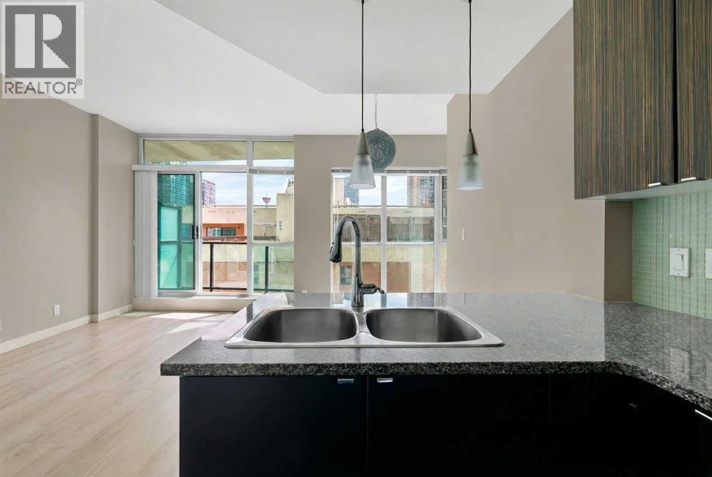 701, 788 12 Avenue Sw, Calgary, Alberta  T2R 0H1 - Photo 4 - A2282512
