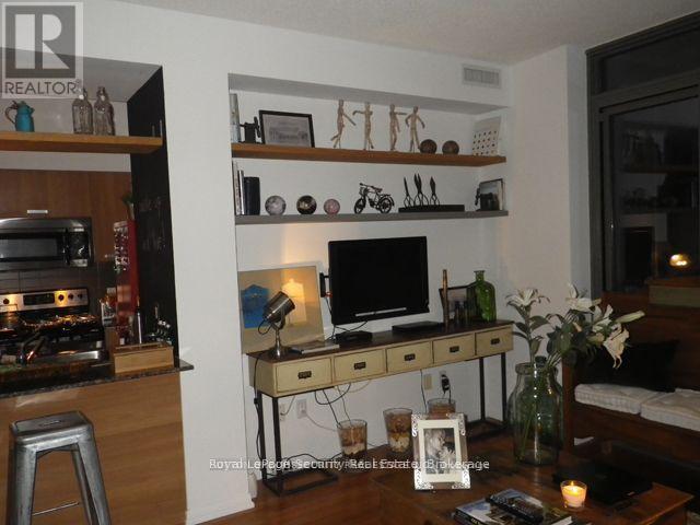 2808 - 38 Grenville Street, Toronto, Ontario  M4Y 1A5 - Photo 7 - C12752786