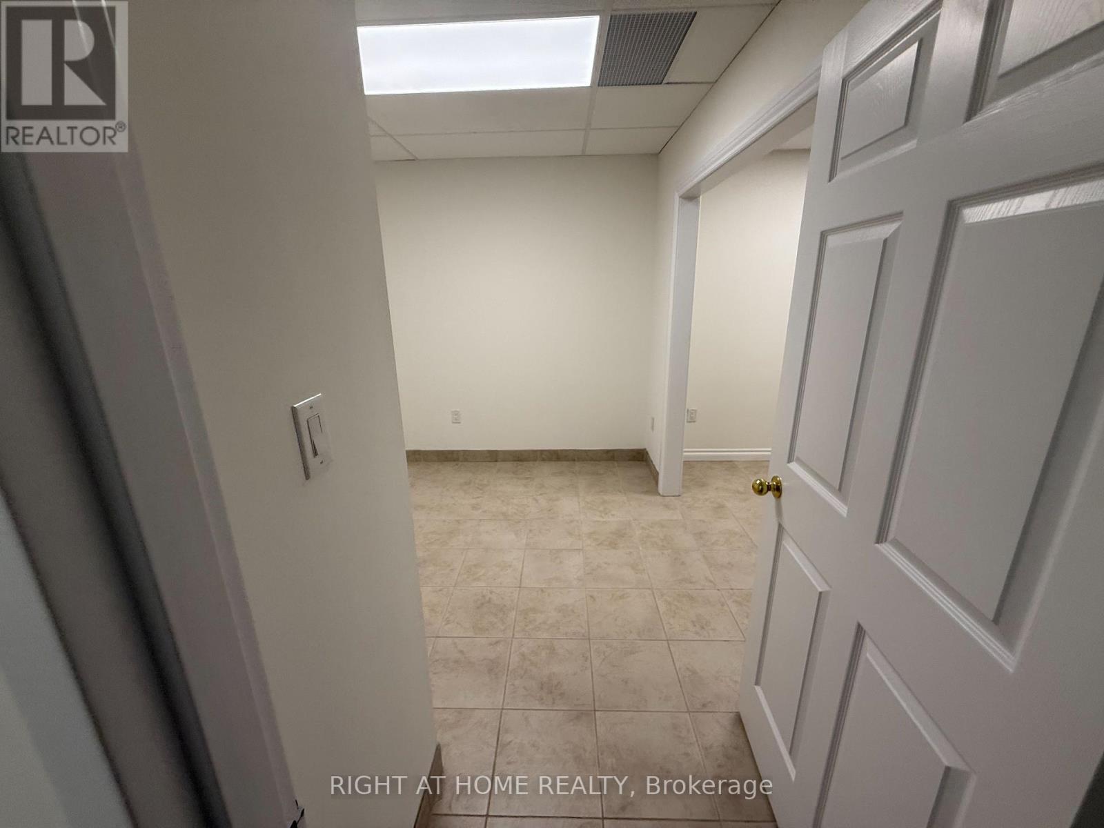 Lower - 900 15th Side Road, King, Ontario  L7B 1K5 - Photo 5 - N12752738