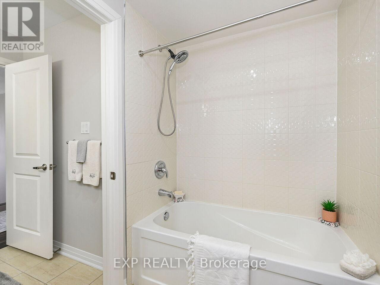 71 Donnan Drive, New Tecumseth, Ontario  L0G 1W0 - Photo 33 - N12752750