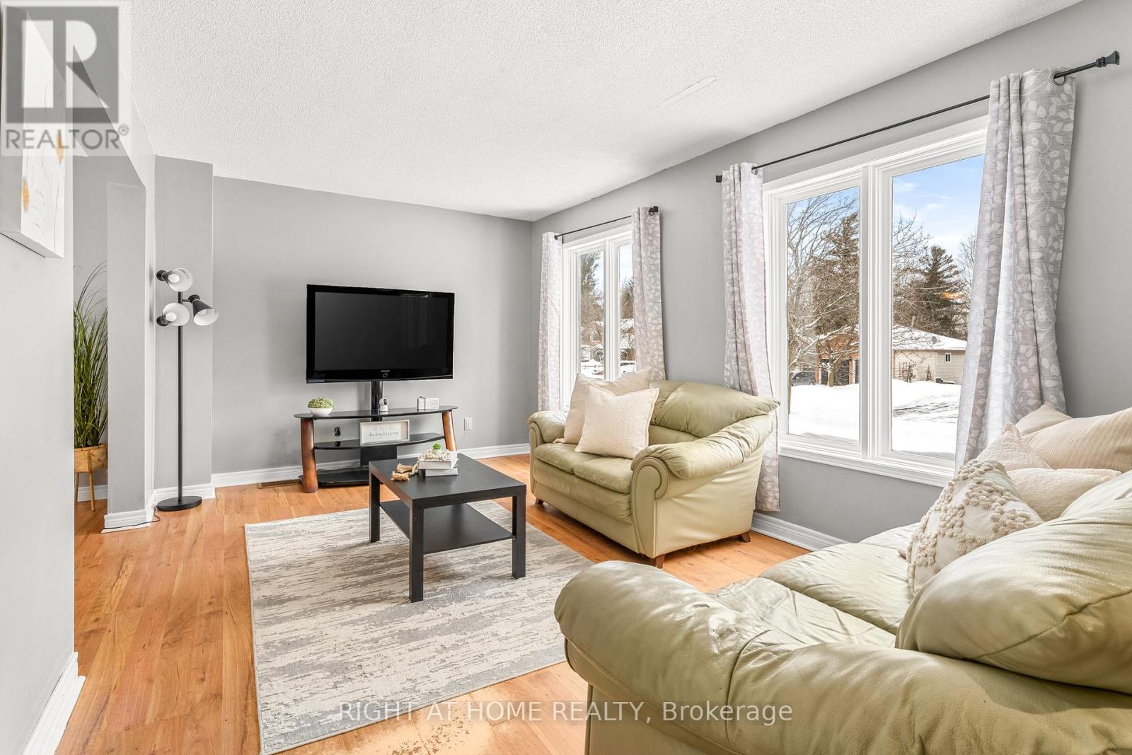 28 Forest Wood Drive, Essa, Ontario  L3W 0K5 - Photo 10 - N12752842