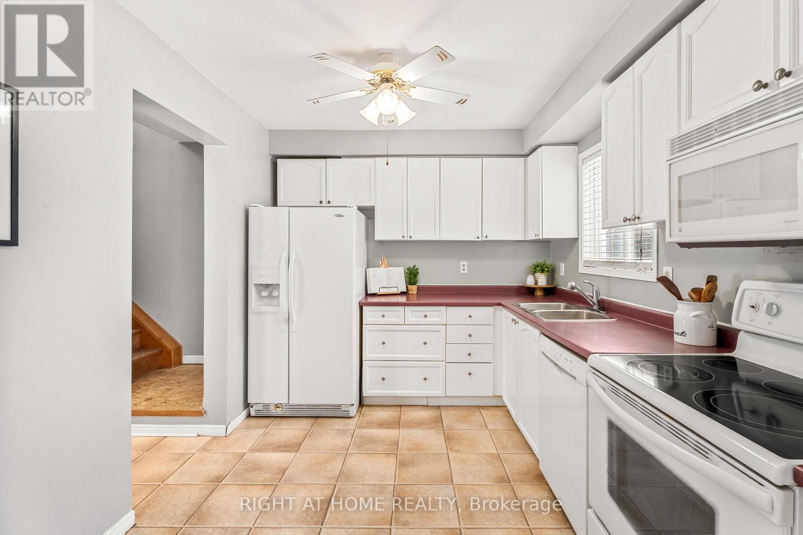 28 Forest Wood Drive, Essa, Ontario  L3W 0K5 - Photo 7 - N12752842