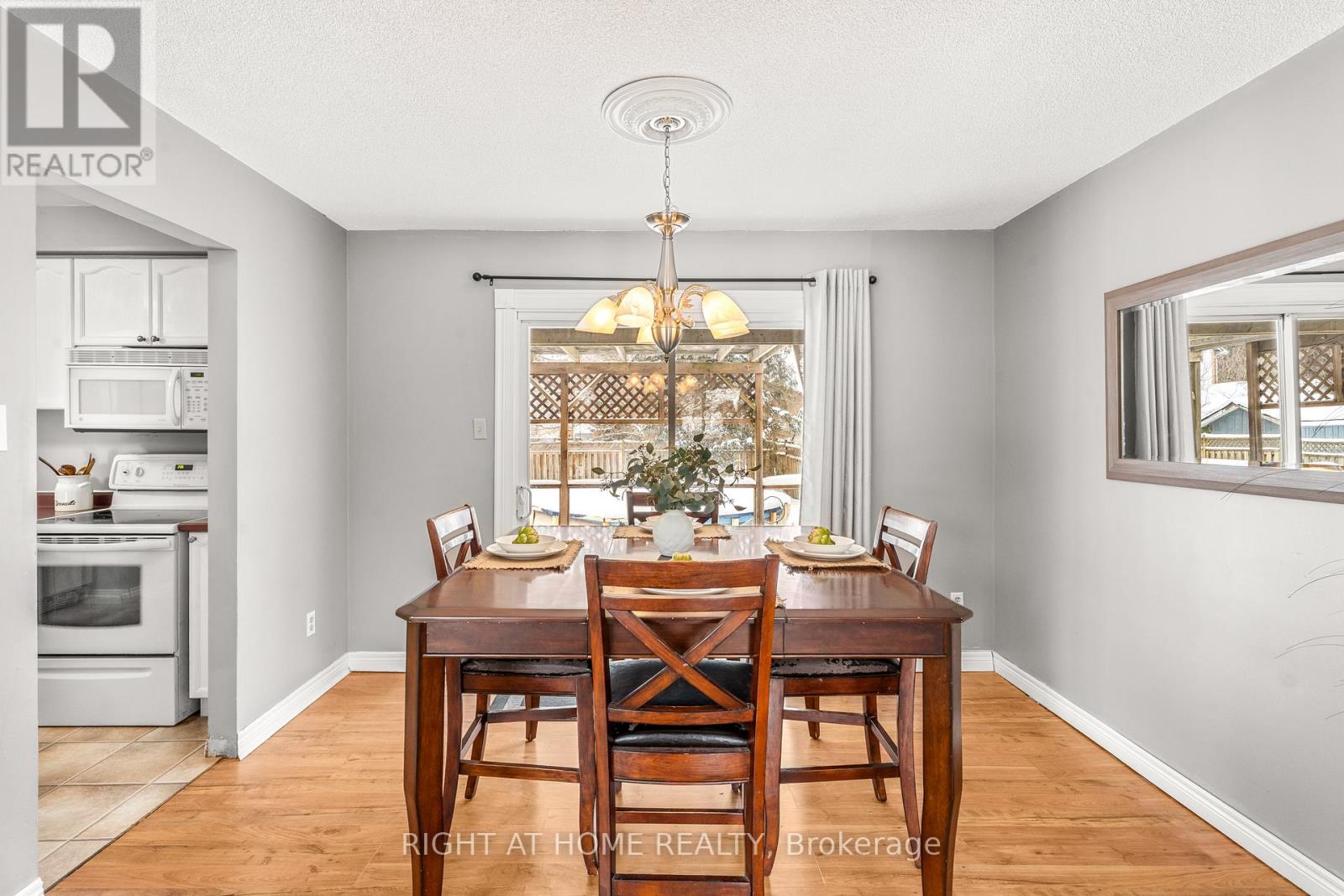 28 Forest Wood Drive, Essa, Ontario  L3W 0K5 - Photo 8 - N12752842