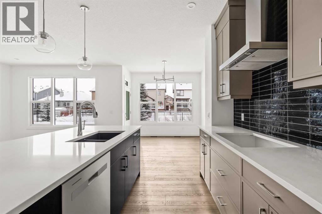 71 Silver Spruce Grove Sw, Calgary, Alberta  T2X 5M1 - Photo 4 - A2283470